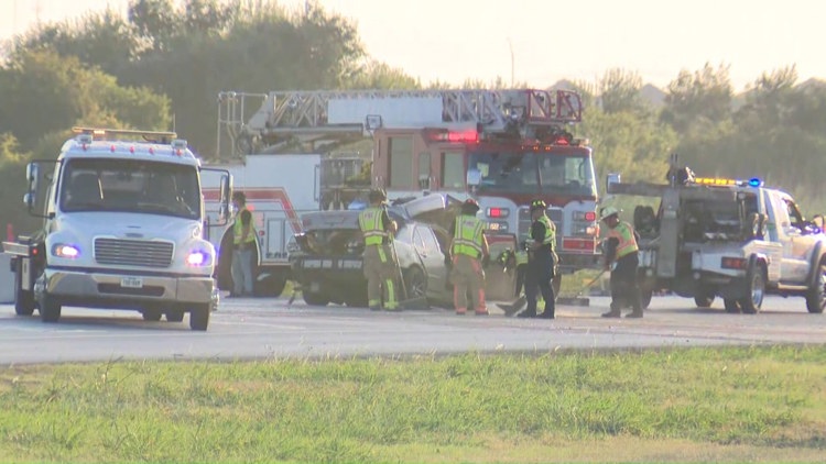1 dead, 3 injured in Williamson County crash involving dump truck, 3 cars