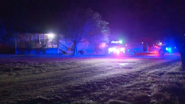 Crews battle 300-acre Saxon Fire near Bertram