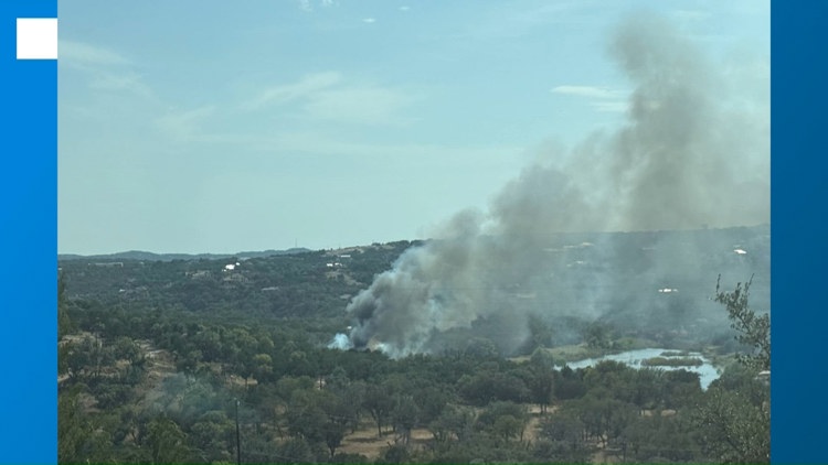 Crews put out brush fire Sunday in western Travis County