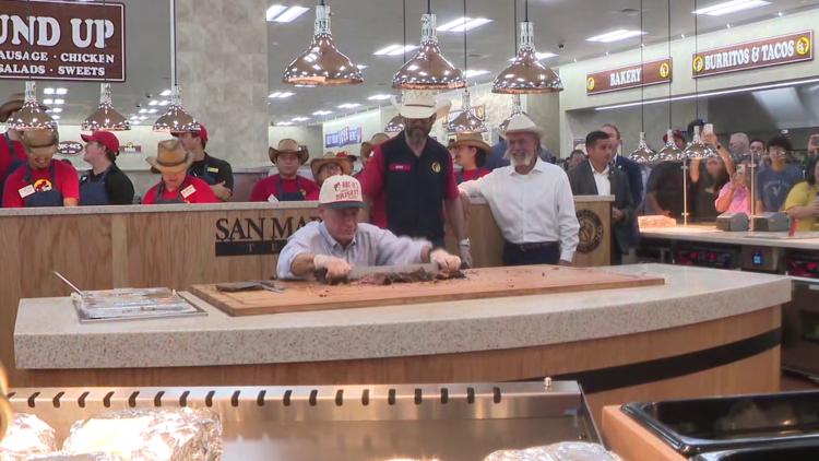 Gov. Abbott chops brisket as Buc-ee’s opens newest location in San Marcos