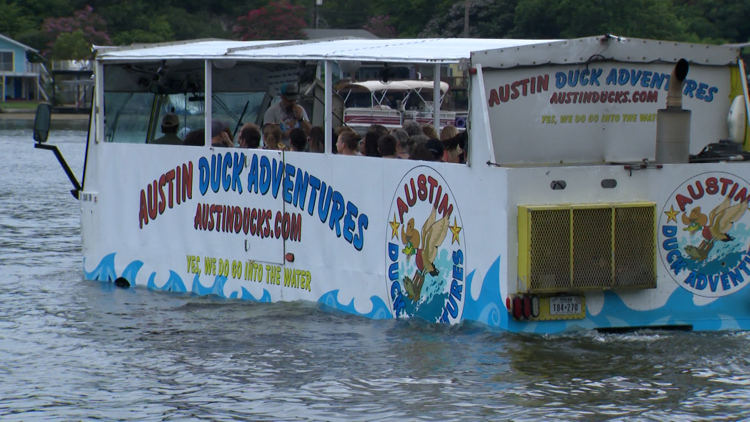Lake Austin business owner welcomes first full weekend after waterway ban