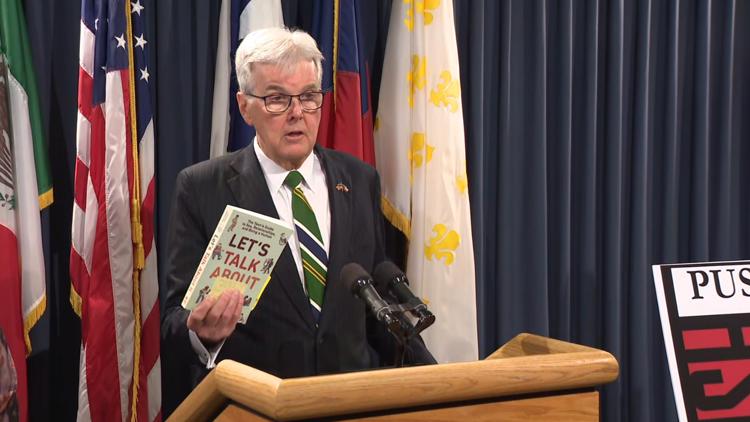Lt. Gov. Dan Patrick proposes penalties for schools that keep ‘vulgar’ books on library shelves