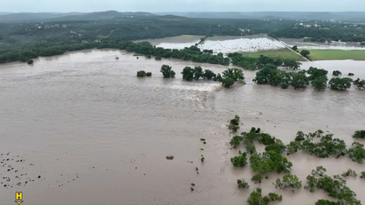 Weeks after Texas floods, Austin volunteers help flood-ravaged communities move forward