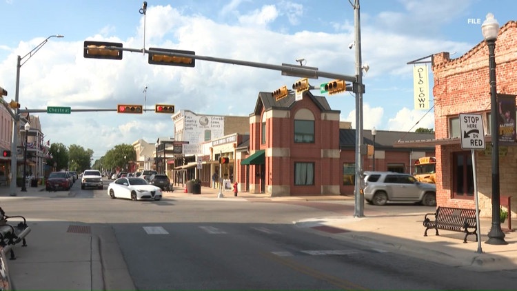 Bastrop County commissioners urge TCEQ to hold public meeting on data centers, gas plant
