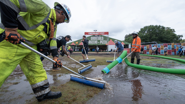 What have crews done to get Zilker Park ready for ACL Fest Weekend 2?